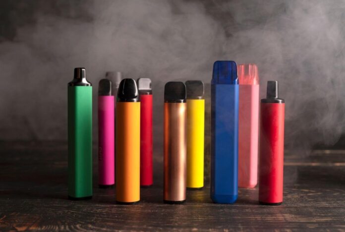 Ein E-Zigaretten Set enthält in der Regel alle notwendigen Komponenten für den sofortigen Start: Akku oder Mod, Tank oder Pod, passende Verdampferköpfe sowie ein Ladegerät. Diese Komplettlösungen sind besonders praktisch, da alle Teile optimal aufeinander abgestimmt sind.