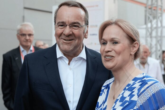 Julia Schwanholz geschieden